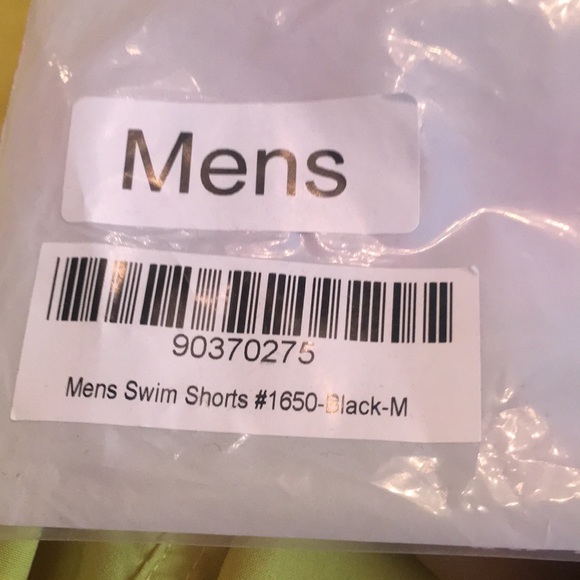 Black men’s lined swim shorts M